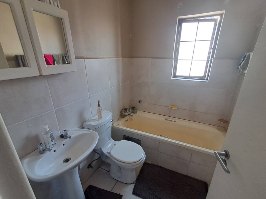 2 Bedroom Property for Sale in Summerfields Estate Gauteng