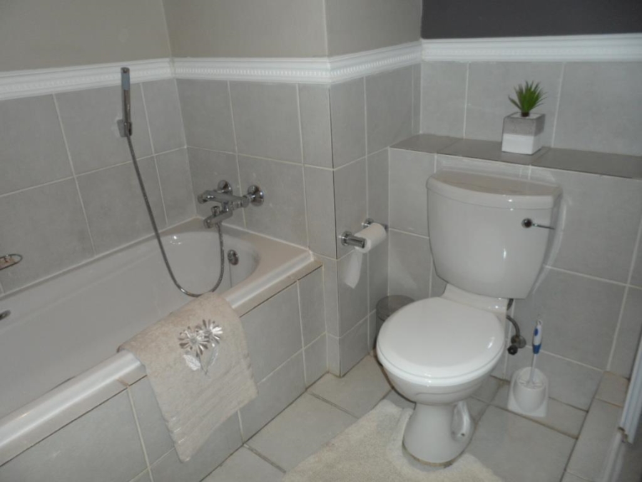 To Let 2 Bedroom Property for Rent in Morningside Gauteng