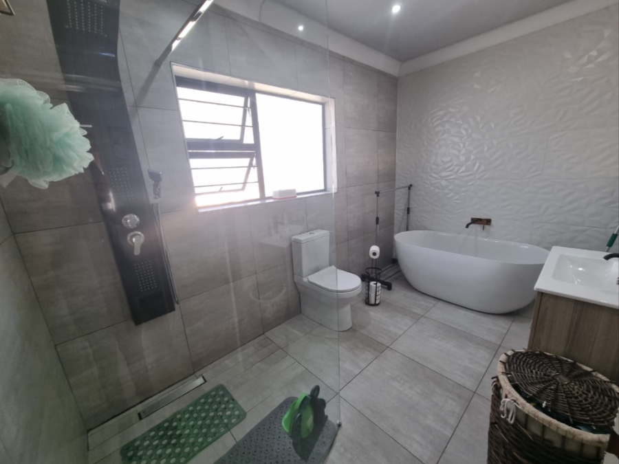 3 Bedroom Property for Sale in Raceview Gauteng
