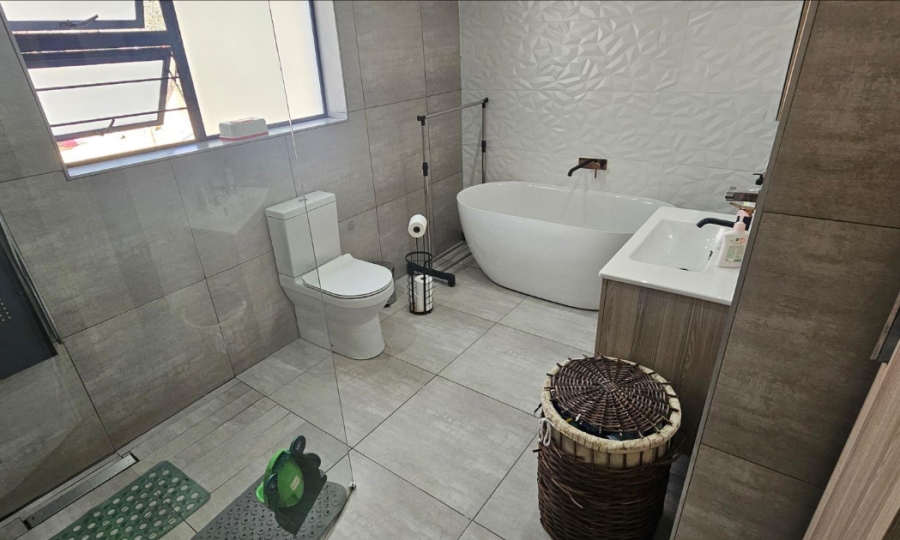 3 Bedroom Property for Sale in Raceview Gauteng