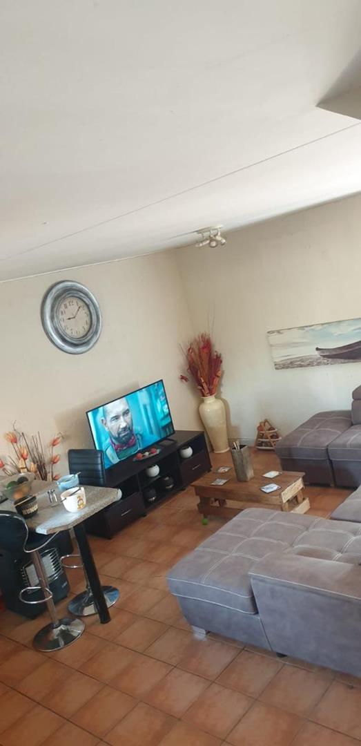 2 Bedroom Property for Sale in Greenstone Hill Gauteng
