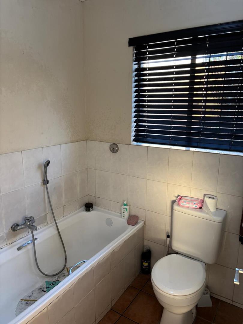 2 Bedroom Property for Sale in Greenstone Hill Gauteng