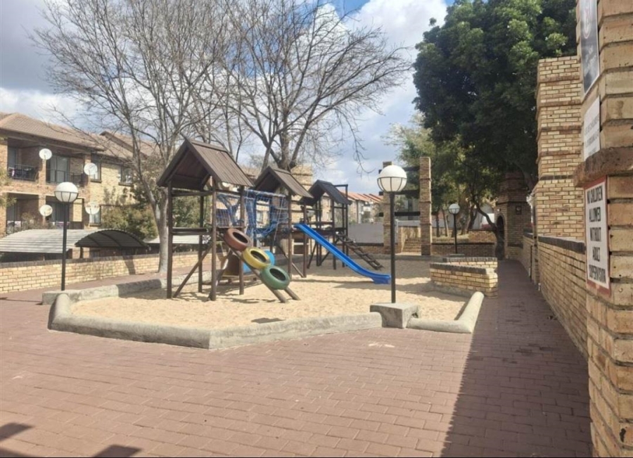 2 Bedroom Property for Sale in Halfway Gardens Gauteng
