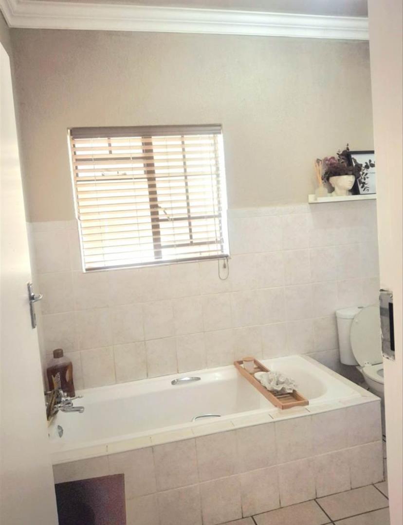 2 Bedroom Property for Sale in Halfway Gardens Gauteng
