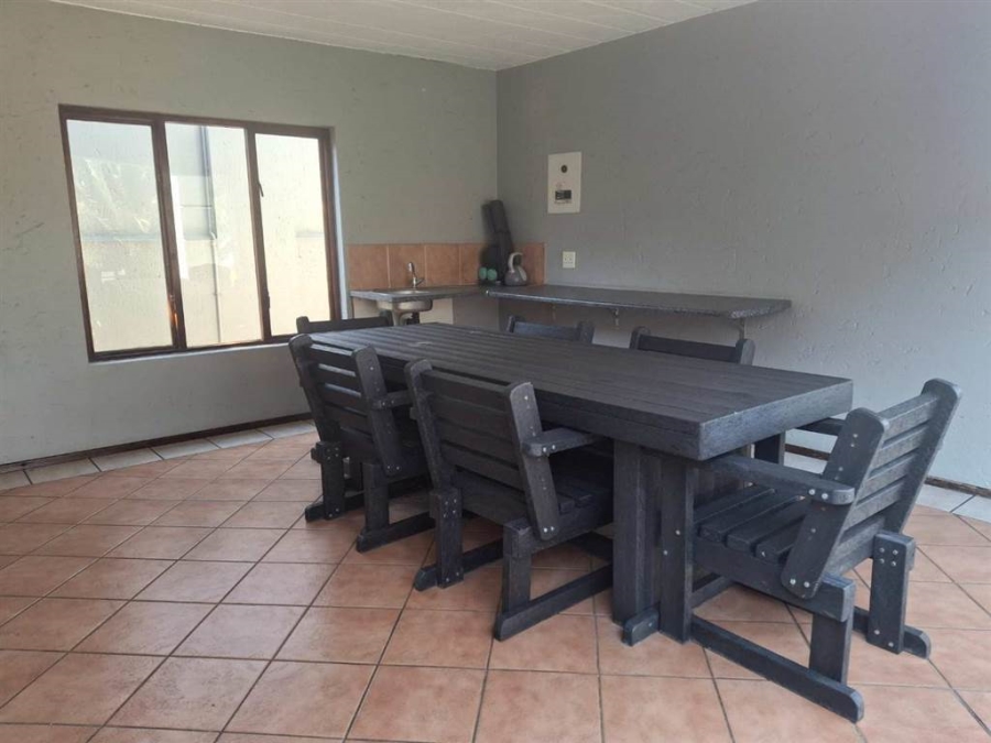 To Let 1 Bedroom Property for Rent in Waverley Gauteng