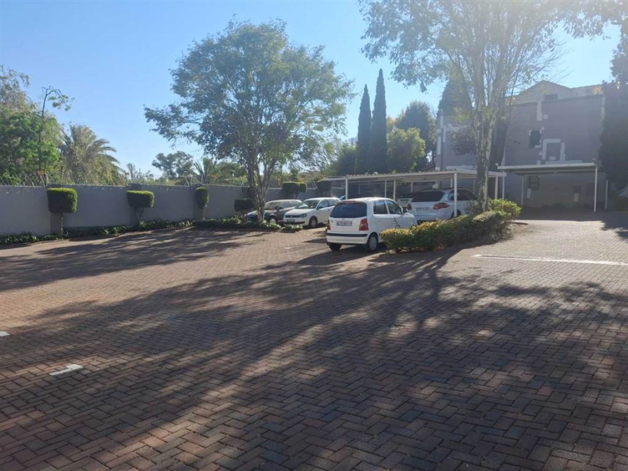 To Let 1 Bedroom Property for Rent in Waverley Gauteng