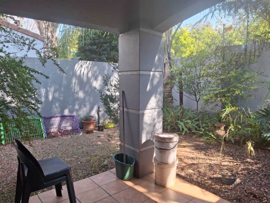 To Let 1 Bedroom Property for Rent in Waverley Gauteng