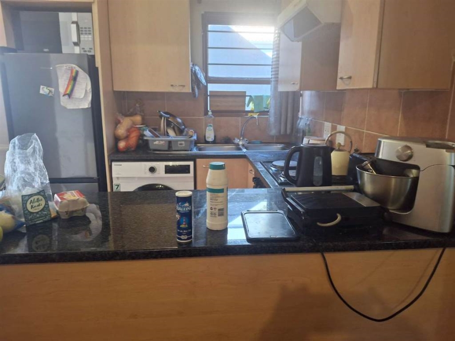 To Let 1 Bedroom Property for Rent in Waverley Gauteng