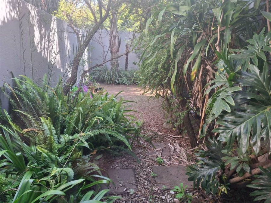 To Let 1 Bedroom Property for Rent in Waverley Gauteng