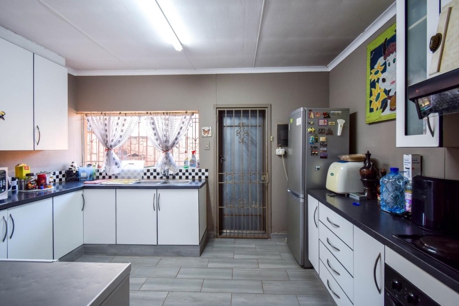 5 Bedroom Property for Sale in Magalieskruin Gauteng
