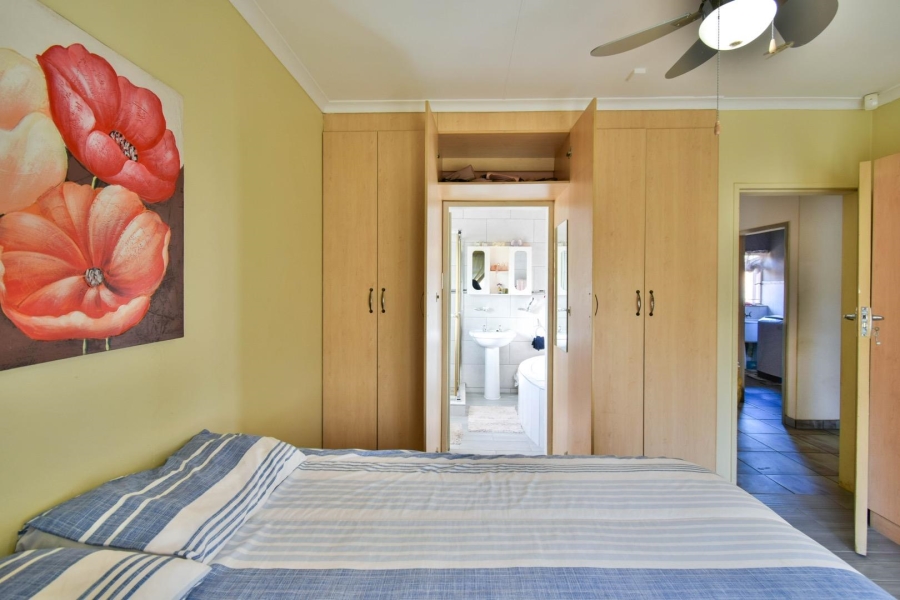 5 Bedroom Property for Sale in Magalieskruin Gauteng