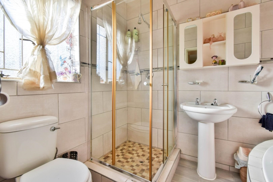 5 Bedroom Property for Sale in Magalieskruin Gauteng