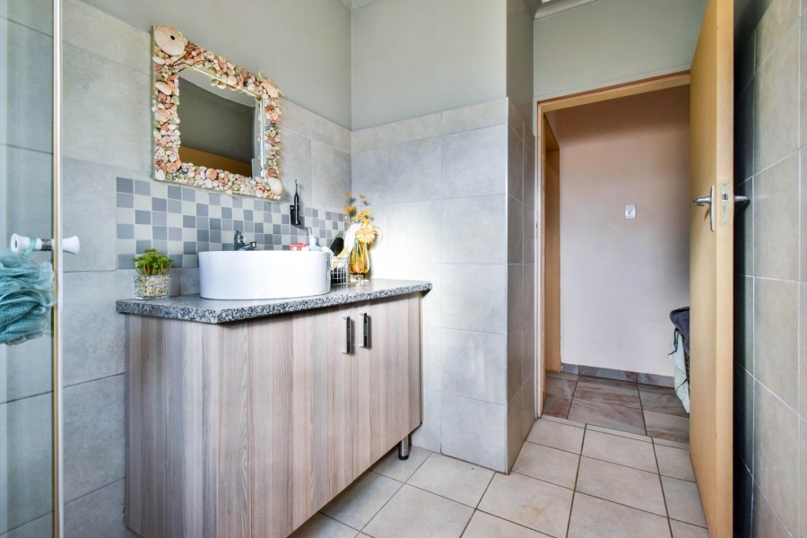 5 Bedroom Property for Sale in Magalieskruin Gauteng
