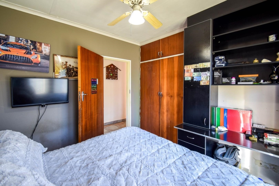 5 Bedroom Property for Sale in Magalieskruin Gauteng