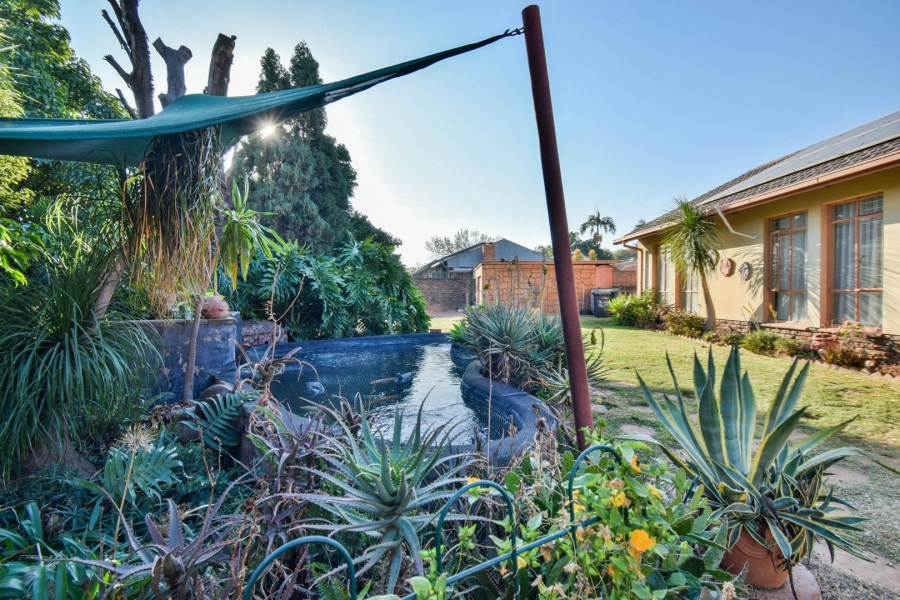 5 Bedroom Property for Sale in Magalieskruin Gauteng