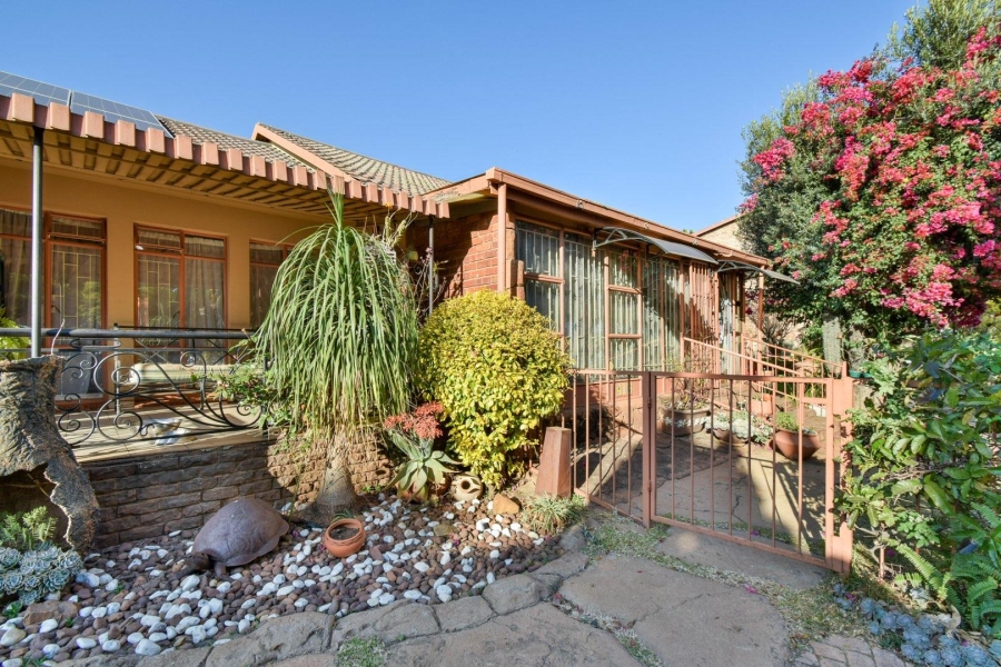 5 Bedroom Property for Sale in Magalieskruin Gauteng