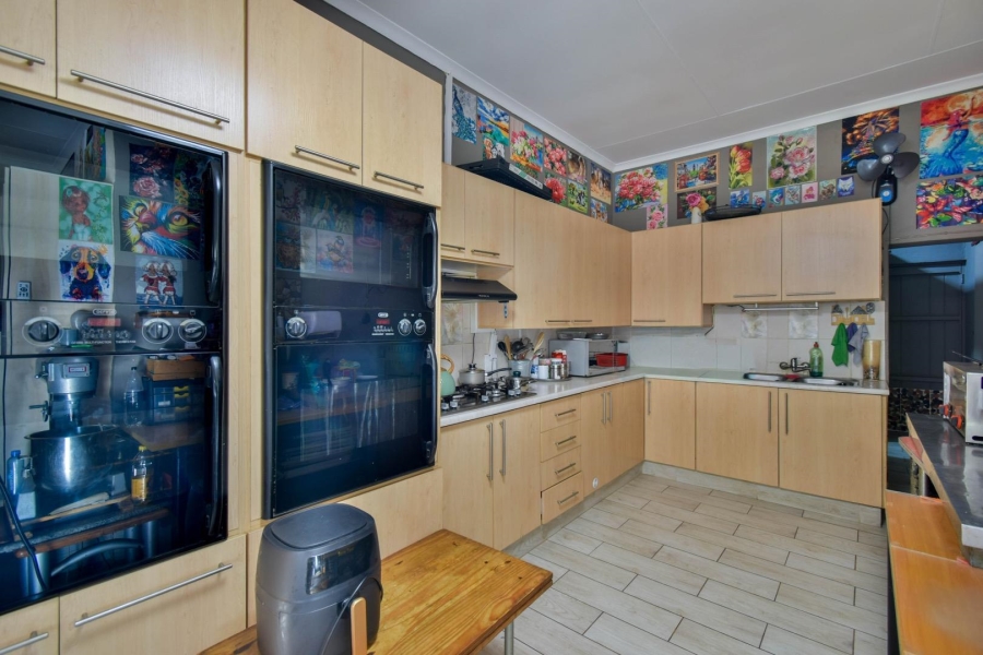 5 Bedroom Property for Sale in Magalieskruin Gauteng