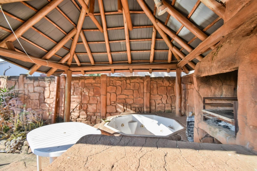 5 Bedroom Property for Sale in Magalieskruin Gauteng