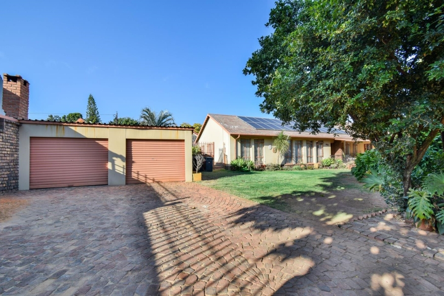 5 Bedroom Property for Sale in Magalieskruin Gauteng