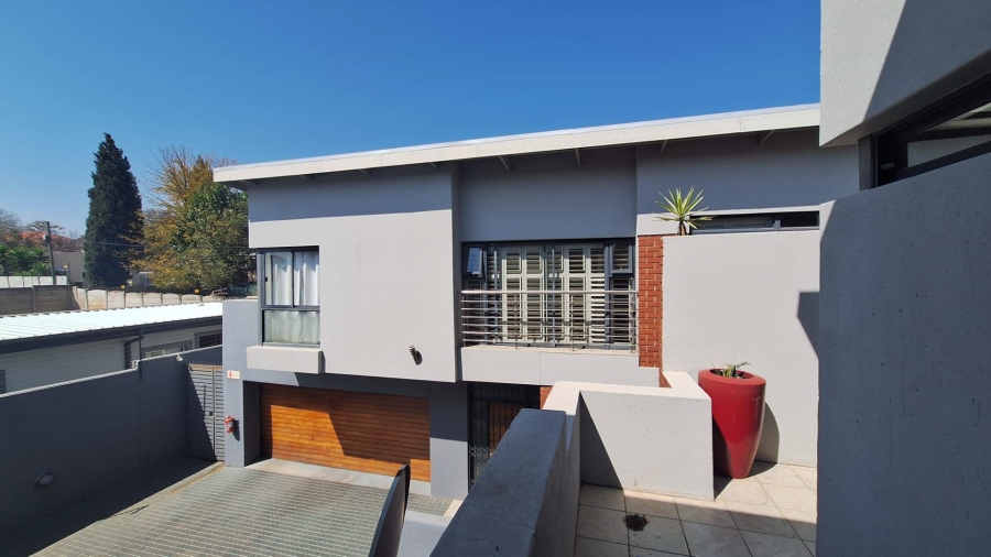 To Let 3 Bedroom Property for Rent in Greenside Gauteng