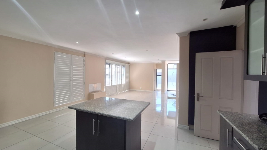 To Let 3 Bedroom Property for Rent in Greenside Gauteng