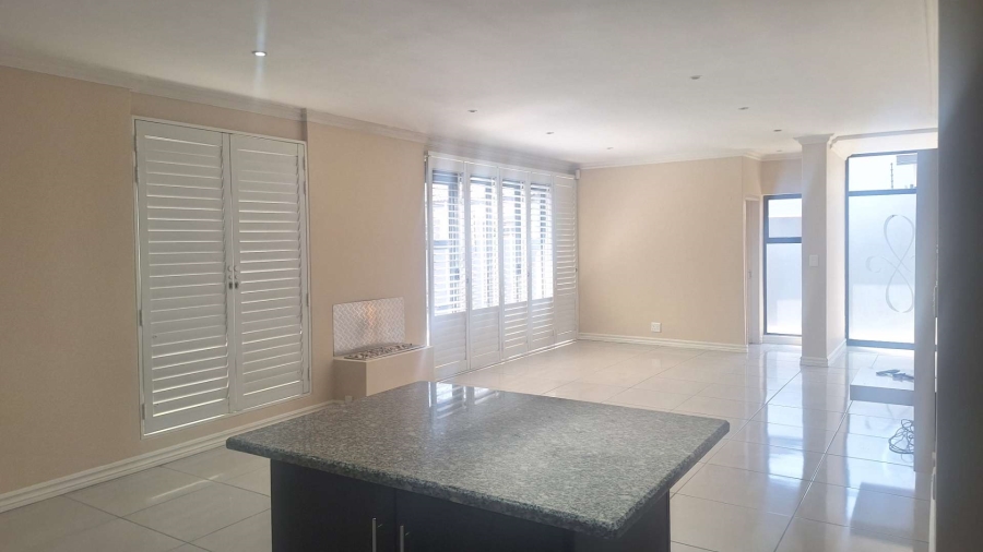 To Let 3 Bedroom Property for Rent in Greenside Gauteng