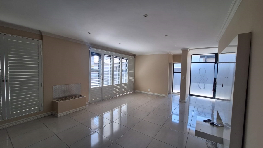To Let 3 Bedroom Property for Rent in Greenside Gauteng