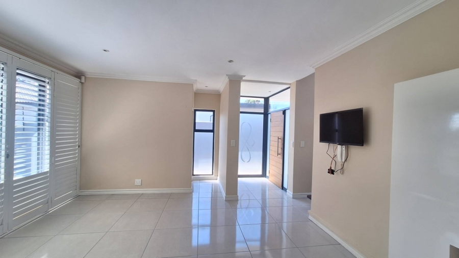 To Let 3 Bedroom Property for Rent in Greenside Gauteng