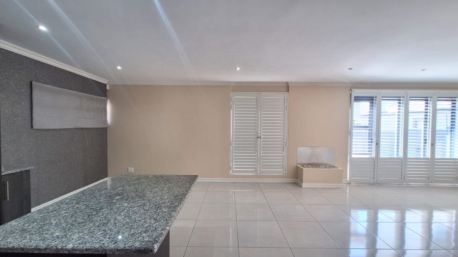 To Let 3 Bedroom Property for Rent in Greenside Gauteng