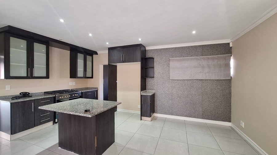 To Let 3 Bedroom Property for Rent in Greenside Gauteng