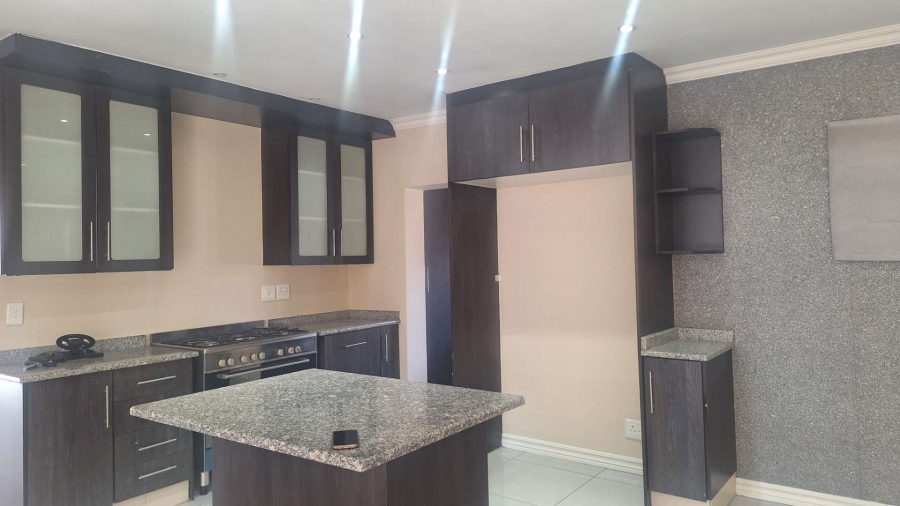 To Let 3 Bedroom Property for Rent in Greenside Gauteng