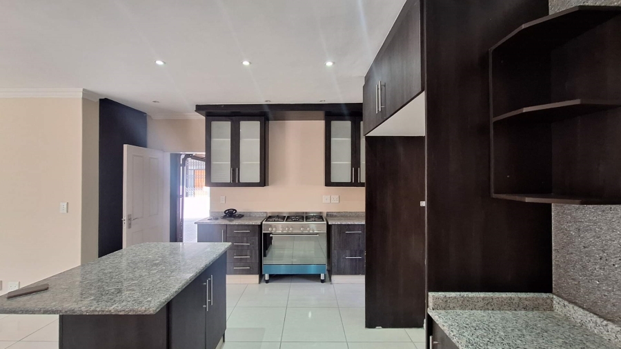 To Let 3 Bedroom Property for Rent in Greenside Gauteng