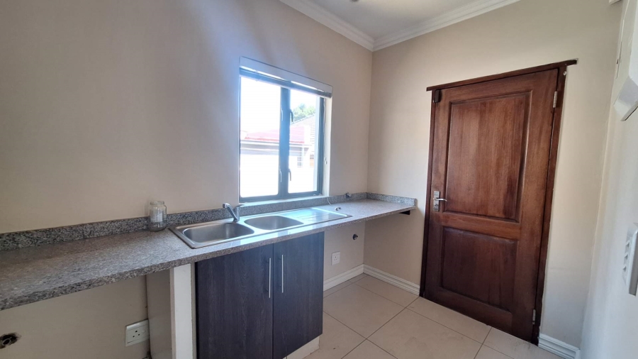 To Let 3 Bedroom Property for Rent in Greenside Gauteng