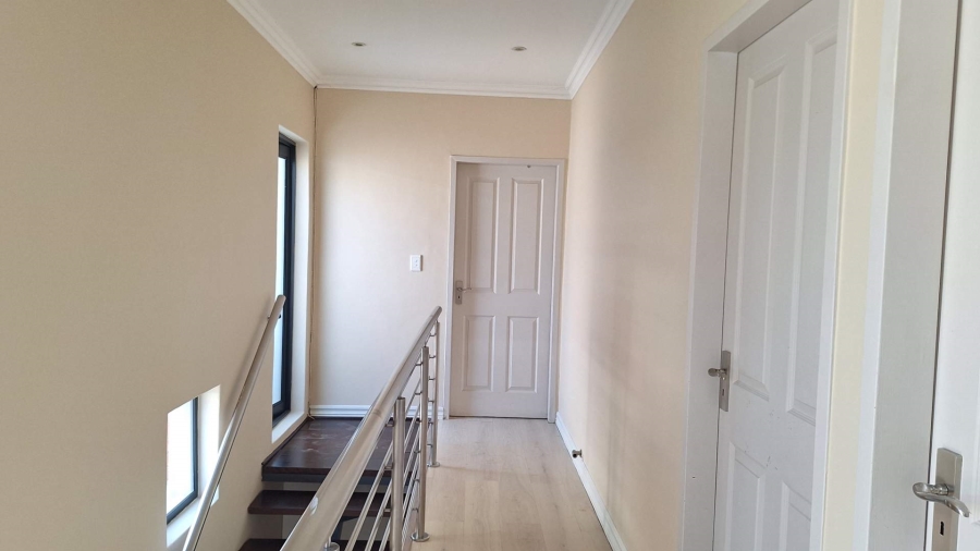 To Let 3 Bedroom Property for Rent in Greenside Gauteng