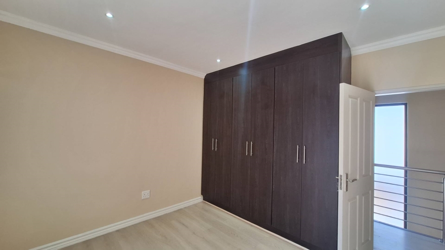 To Let 3 Bedroom Property for Rent in Greenside Gauteng