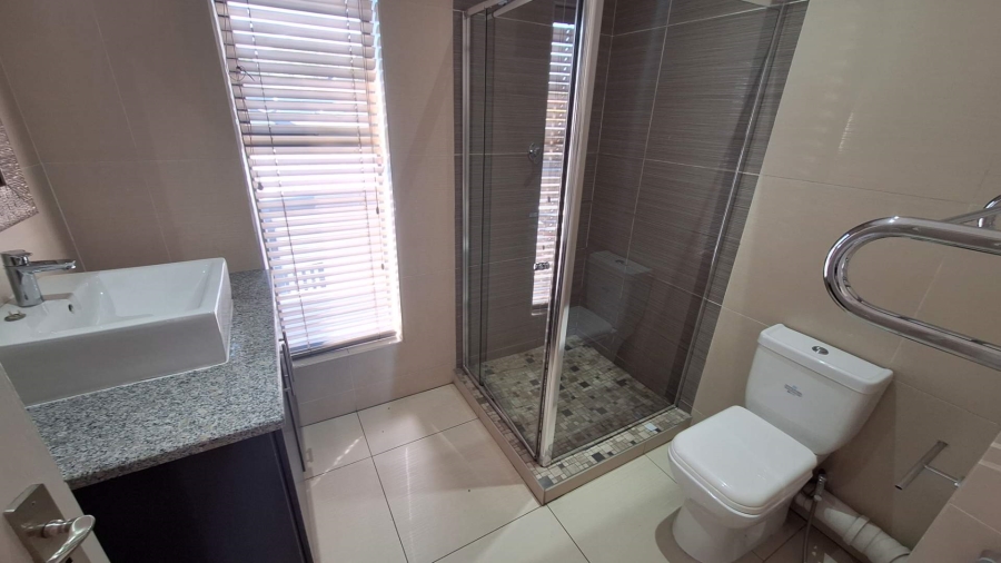 To Let 3 Bedroom Property for Rent in Greenside Gauteng