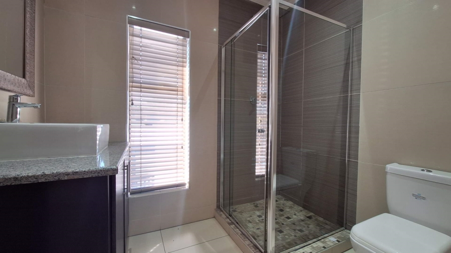 To Let 3 Bedroom Property for Rent in Greenside Gauteng