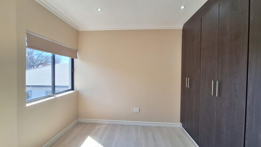 To Let 3 Bedroom Property for Rent in Greenside Gauteng