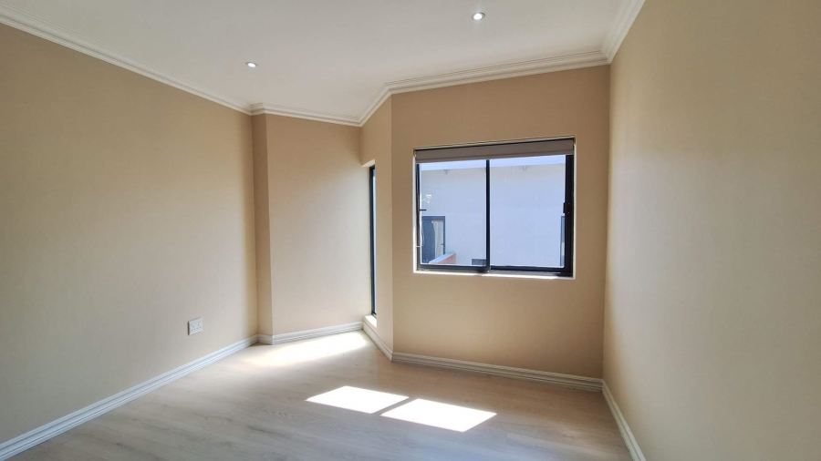 To Let 3 Bedroom Property for Rent in Greenside Gauteng