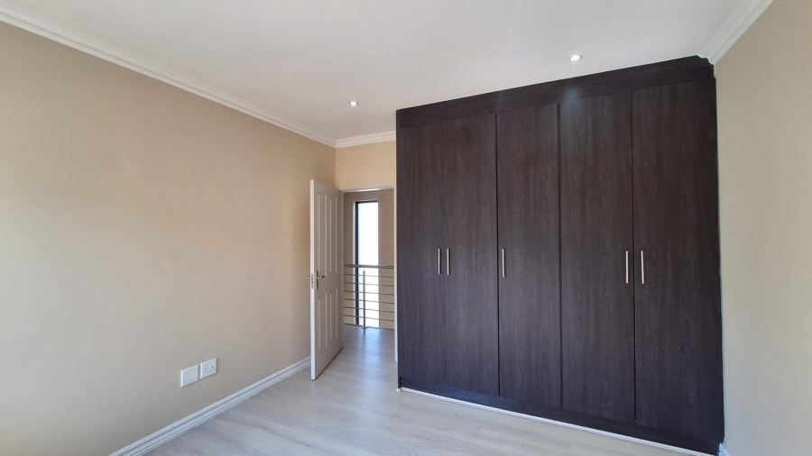 To Let 3 Bedroom Property for Rent in Greenside Gauteng