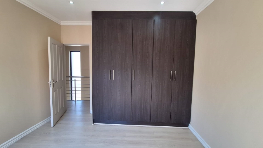 To Let 3 Bedroom Property for Rent in Greenside Gauteng