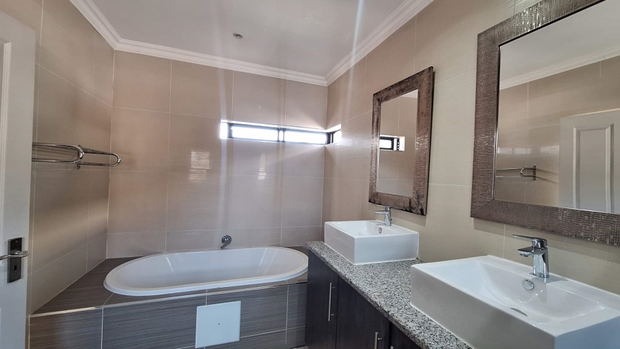 To Let 3 Bedroom Property for Rent in Greenside Gauteng