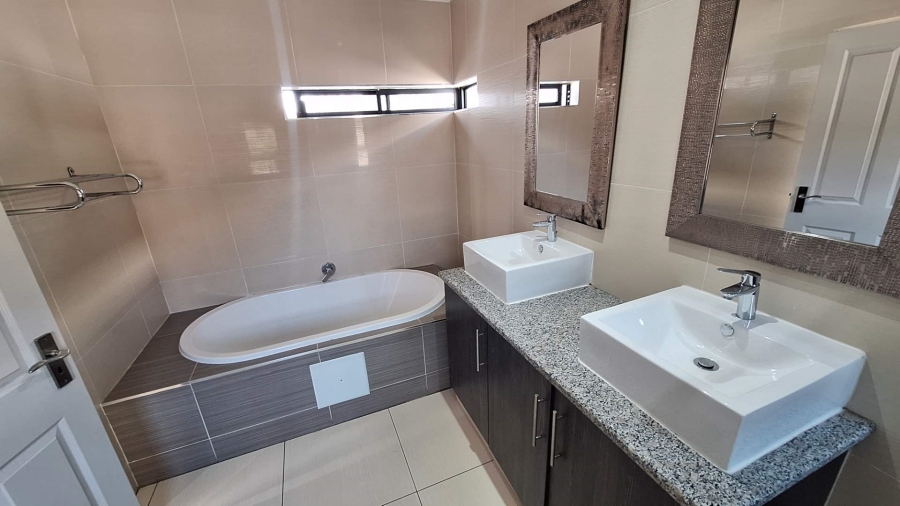 To Let 3 Bedroom Property for Rent in Greenside Gauteng