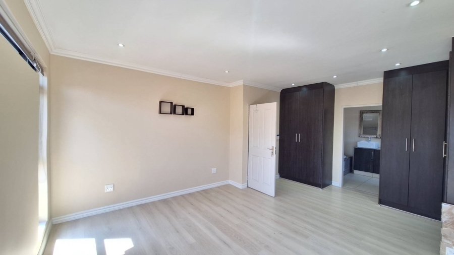To Let 3 Bedroom Property for Rent in Greenside Gauteng