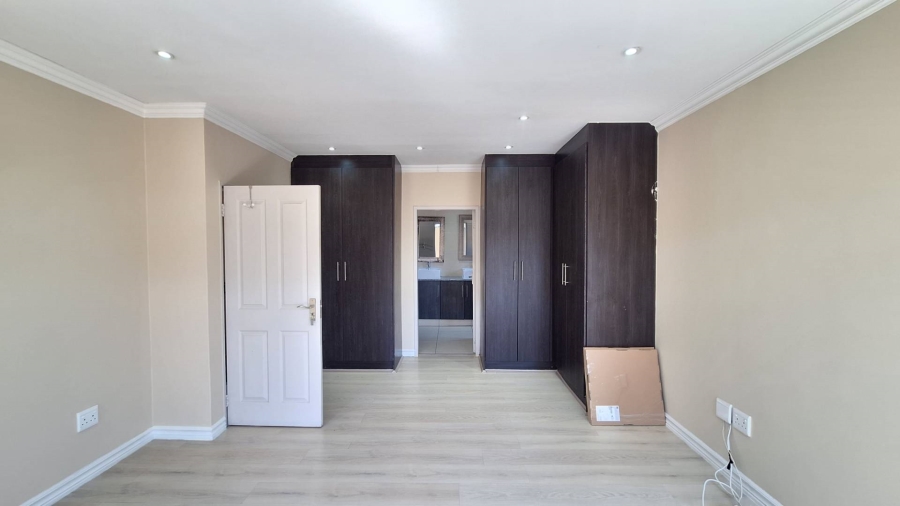 To Let 3 Bedroom Property for Rent in Greenside Gauteng