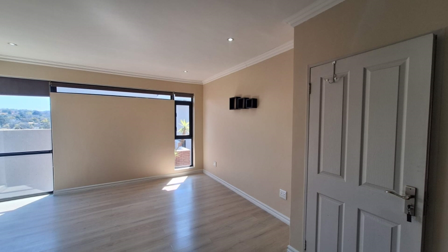 To Let 3 Bedroom Property for Rent in Greenside Gauteng