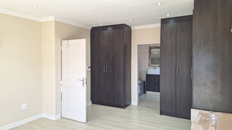 To Let 3 Bedroom Property for Rent in Greenside Gauteng