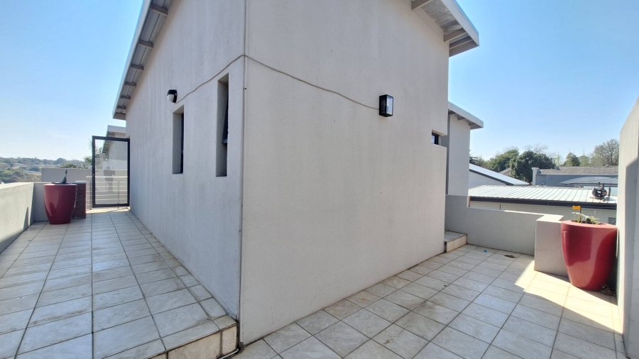 To Let 3 Bedroom Property for Rent in Greenside Gauteng