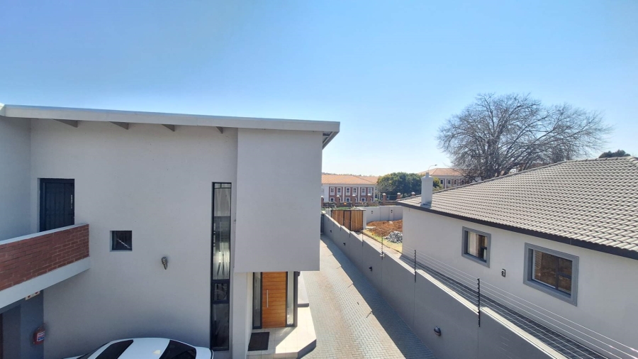 To Let 3 Bedroom Property for Rent in Greenside Gauteng