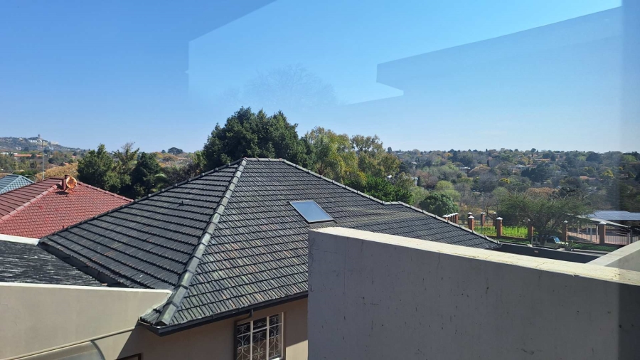 To Let 3 Bedroom Property for Rent in Greenside Gauteng